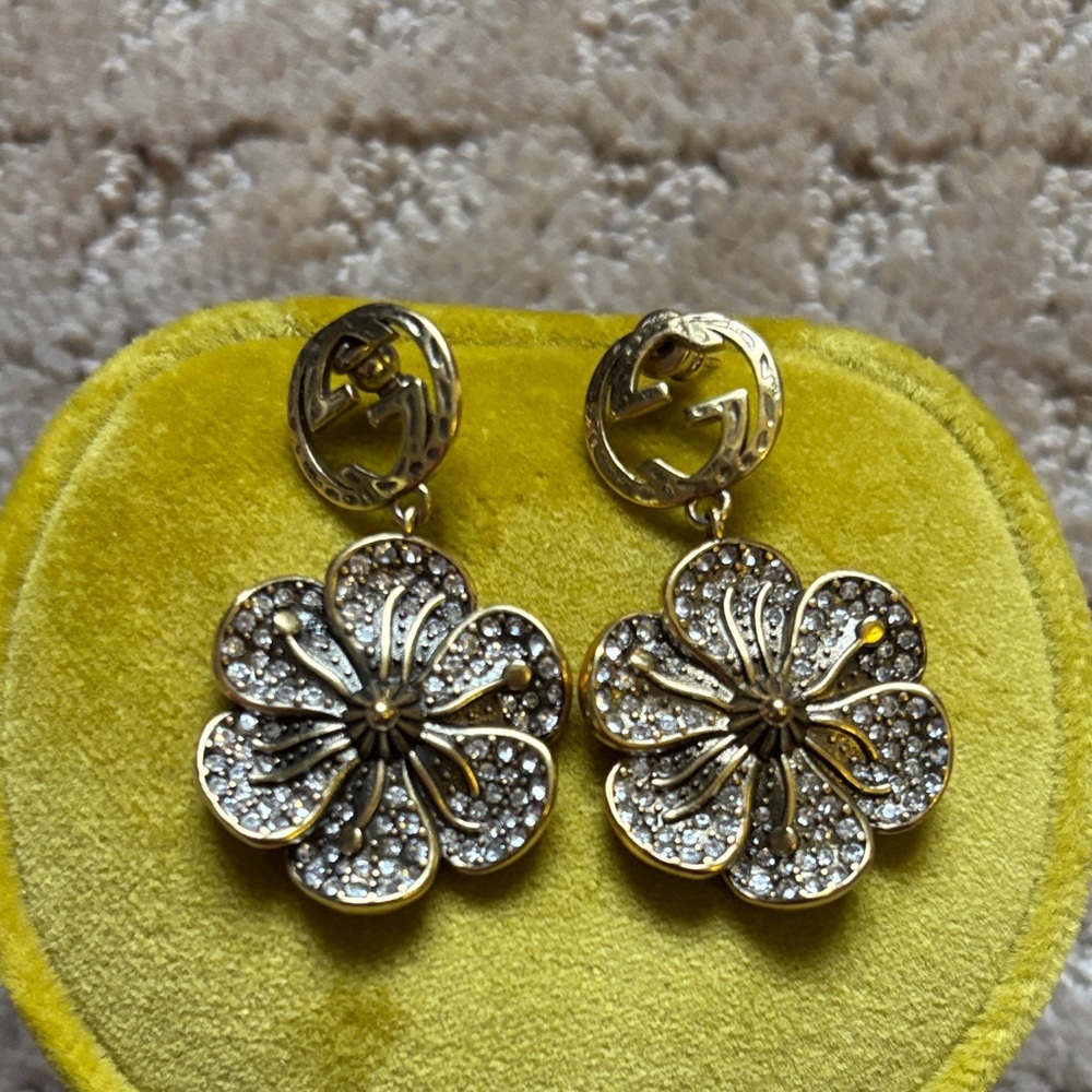Gucci Gold and Silver Floral Earrings - Picture 4 of 5